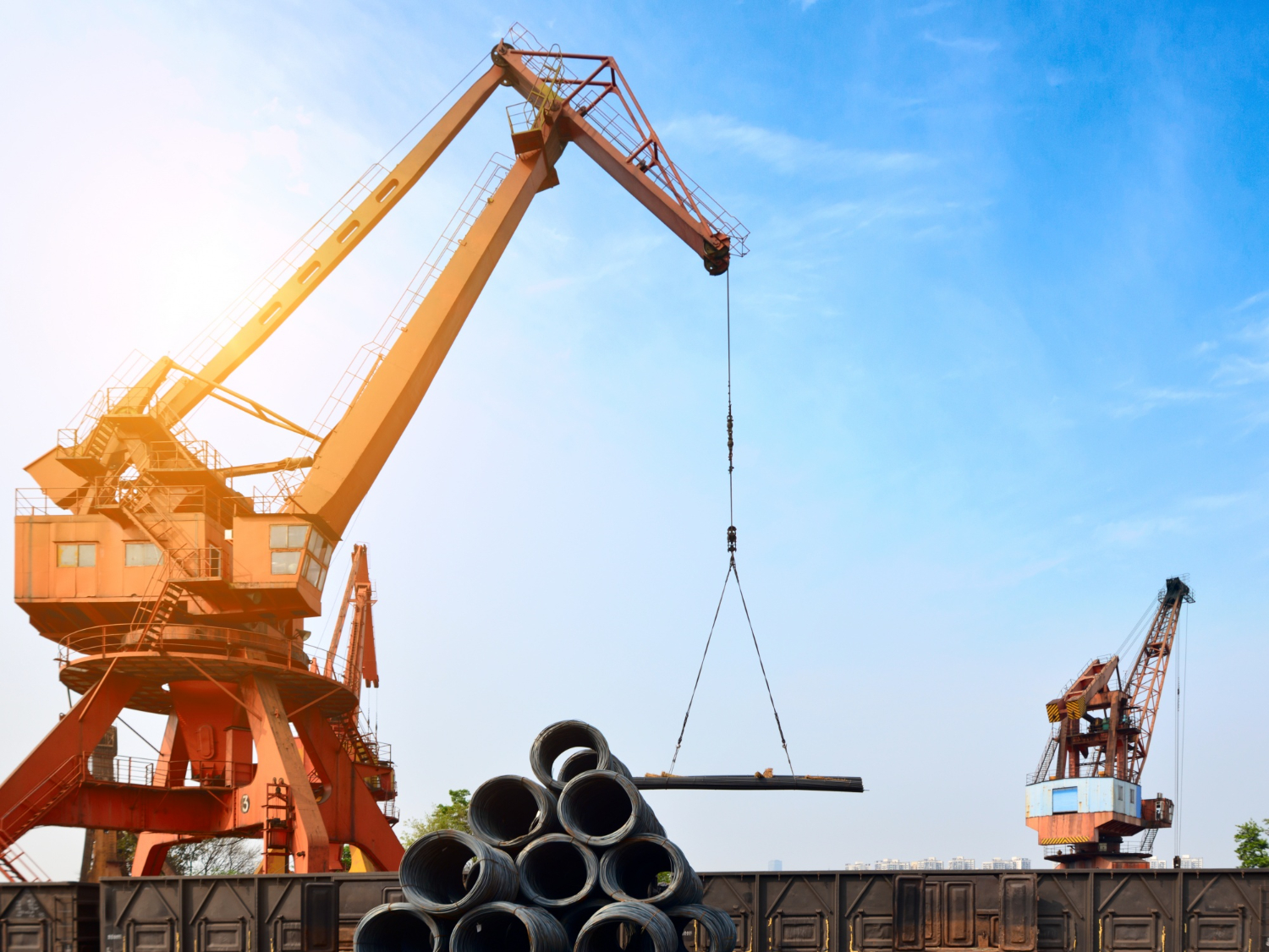 Grue sur un chantier naval